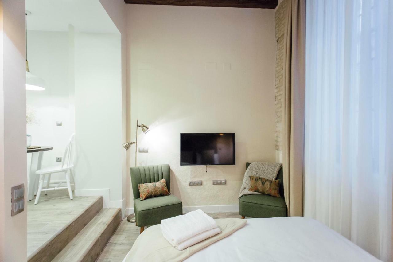 One&Lux Byron Suites Siviglia Esterno foto