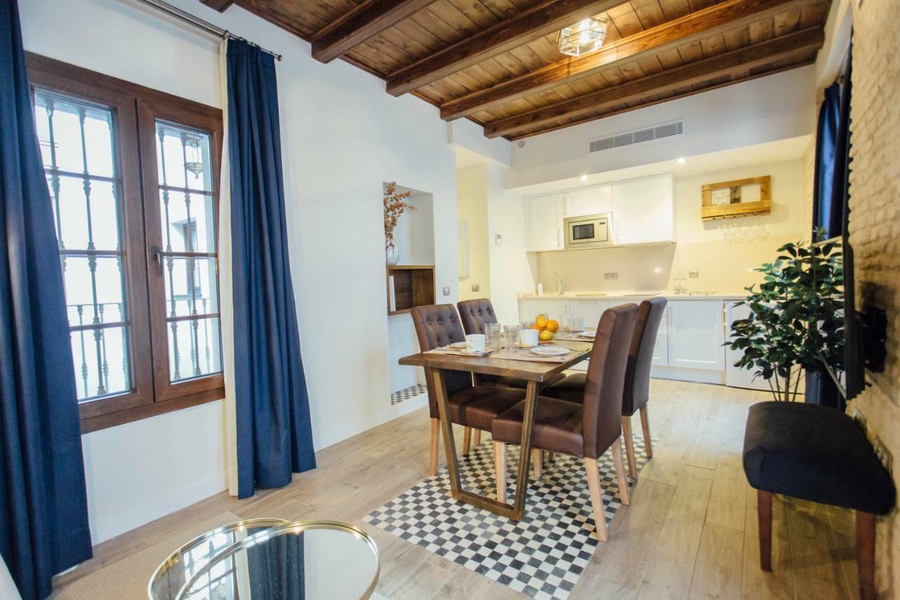One&Lux Byron Suites Siviglia Esterno foto