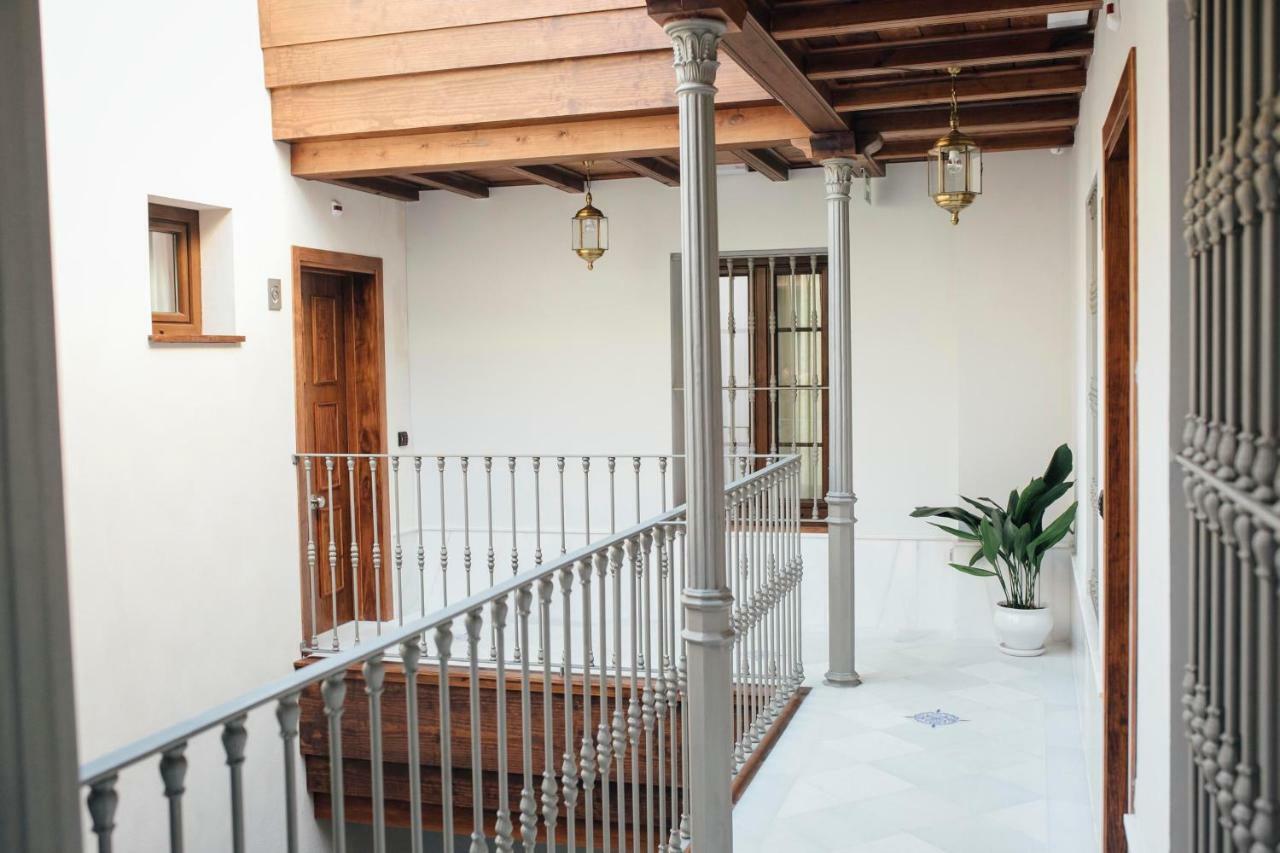 One&Lux Byron Suites Siviglia Esterno foto